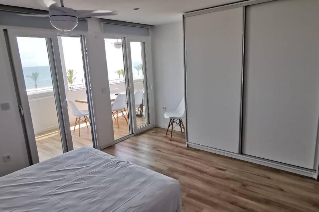 Lujoso Apartamento En Primera Linea De Playa Alicante Exteriér fotografie