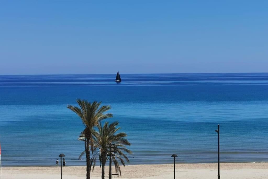 Lujoso Apartamento En Primera Linea De Playa Alicante Exteriér fotografie