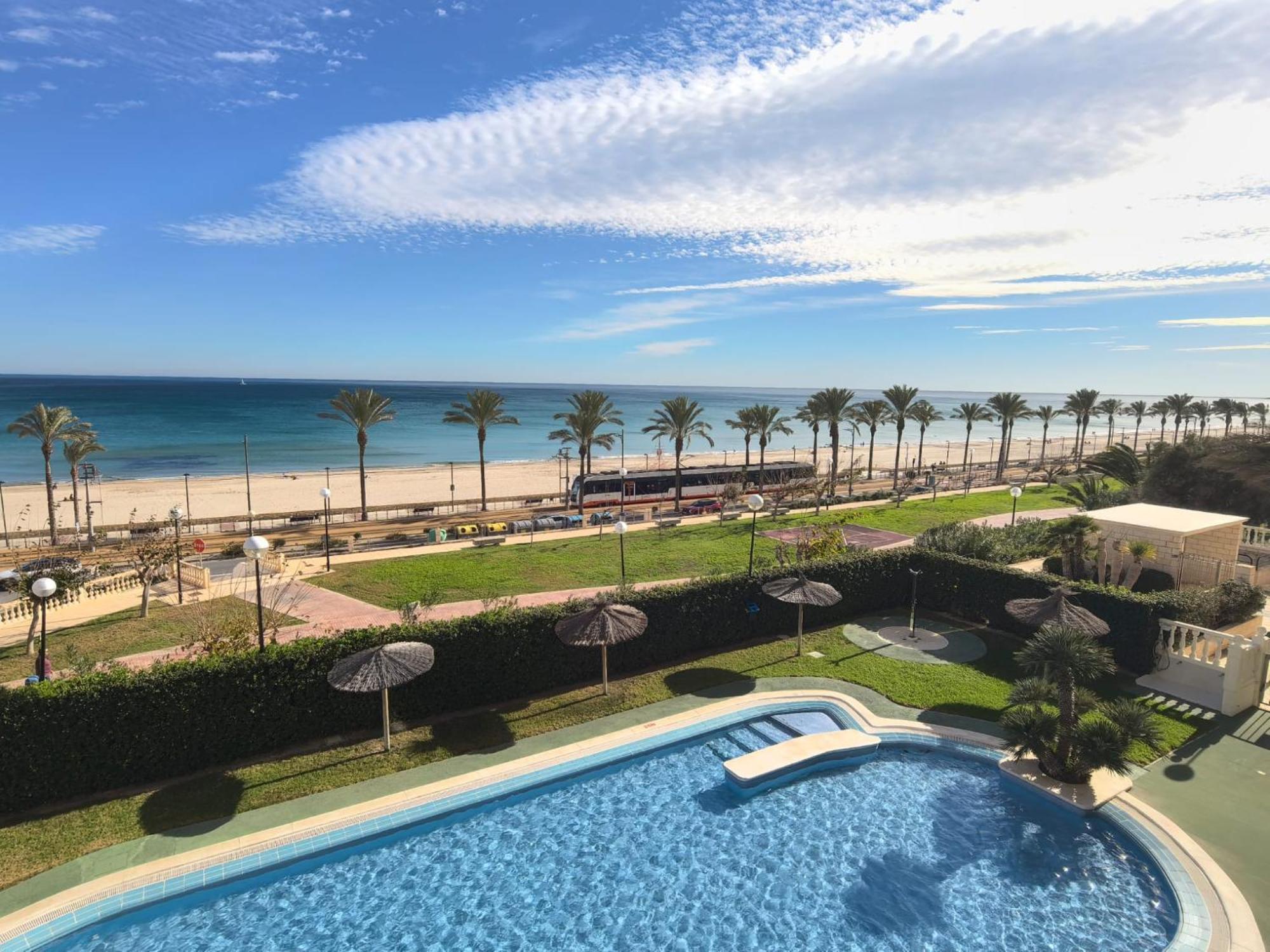 Lujoso Apartamento En Primera Linea De Playa Alicante Exteriér fotografie